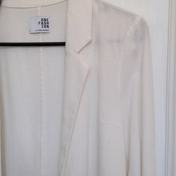 White summer Blazer - Picture 2 of 3